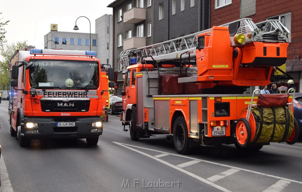 Feuer 1 Koeln Hoehenberg Olpenerstr P27.JPG - Miklos Laubert